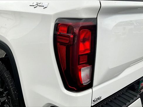 Used 2023 GMC Sierra 1500 Elevation image 31