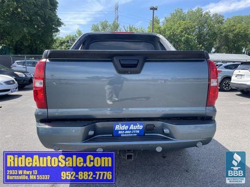 Used 2011 Chevrolet Avalanche LS w/ Regional Value Package AWD/4WD image 6