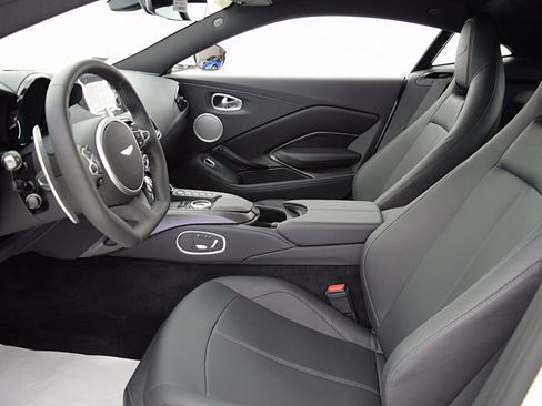Used 2023 Aston Martin V8 Vantage Coupe RWD image 30