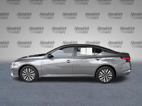 Used 2024 Nissan Altima 2.5 SV AWD/4WD image 6