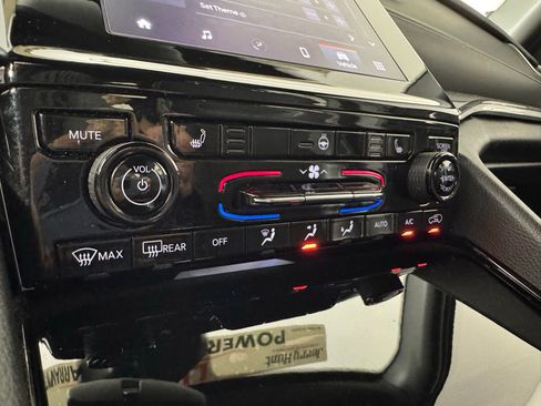 Used 2023 Jeep Grand Cherokee Altitude RWD image 35
