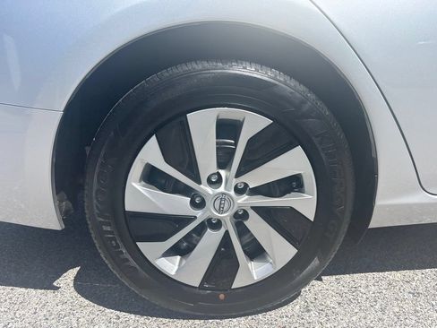 Used 2024 Nissan Altima 2.5 S FWD image 3