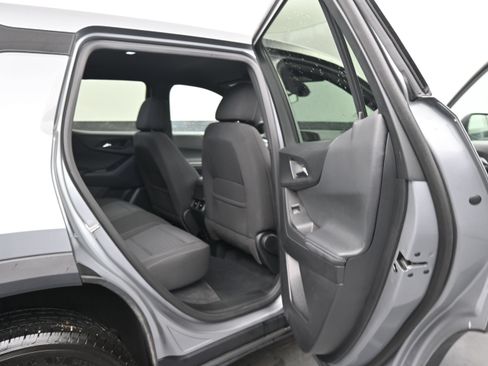 Used 2025 Chevrolet Equinox LT FWD image 12