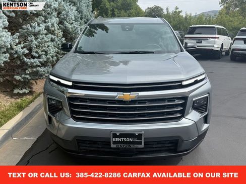 Used 2024 Chevrolet Traverse LT image 2