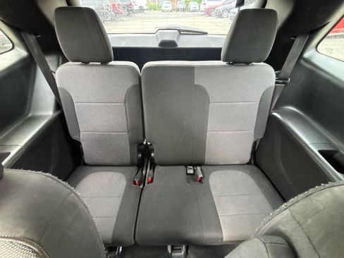 Used 2020 Chevrolet Traverse LT FWD image 19