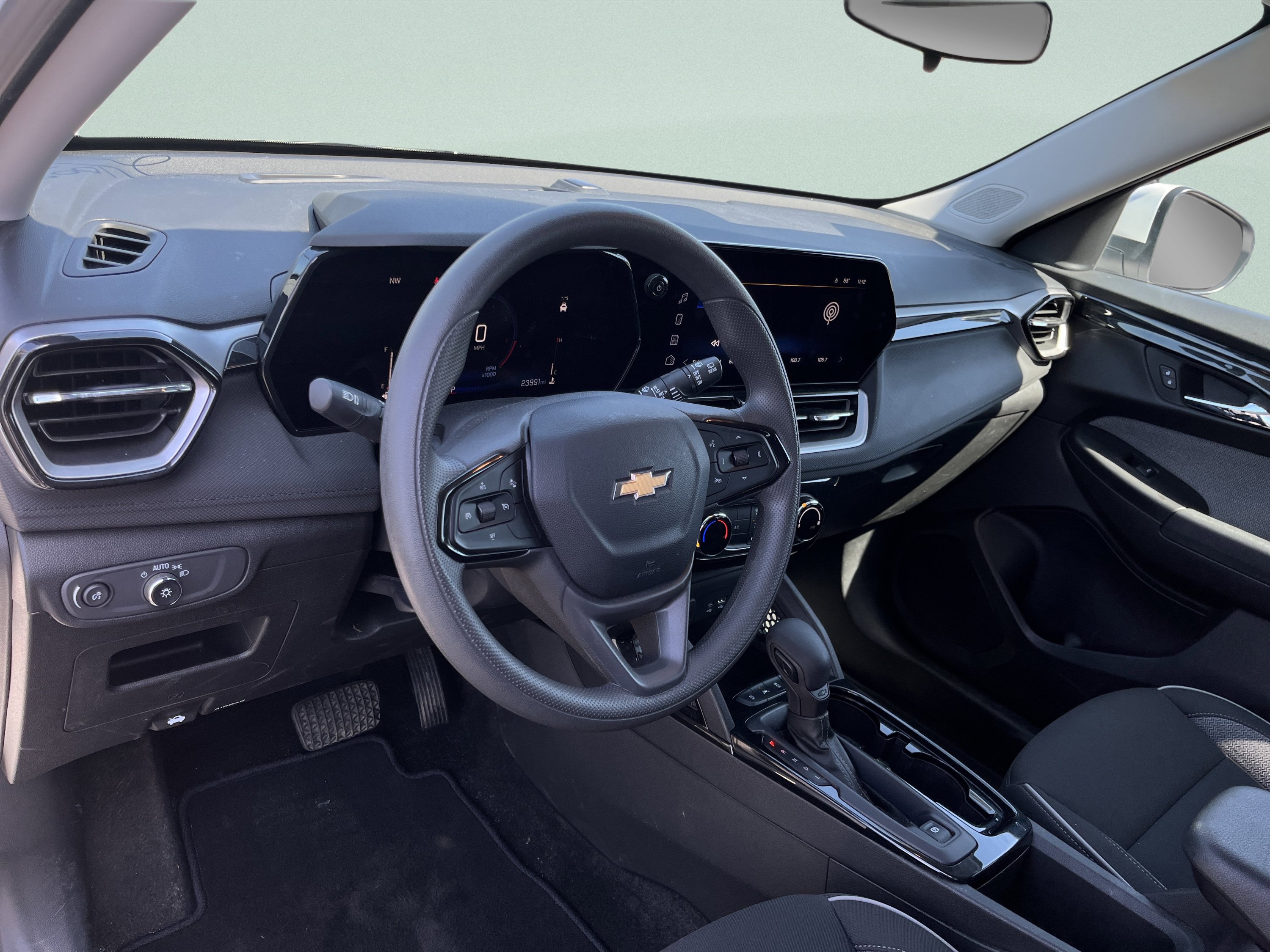 Used 2025 Chevrolet TrailBlazer LT AWD/4WD image 16