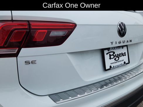 Used 2022 Volkswagen Tiguan SE w/ Panoramic Sunroof Package AWD/4WD image 15