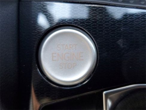 New 2025 Volkswagen Taos SE image 31