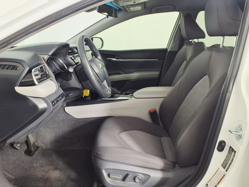 Used 2018 Toyota Camry LE FWD image 17