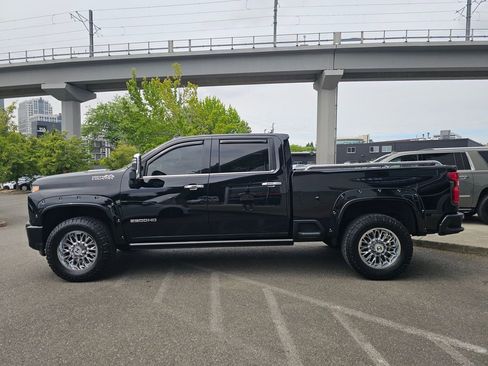 Used 2022 Chevrolet Silverado 2500 High Country w/ Z71 Off-Road Package image 4