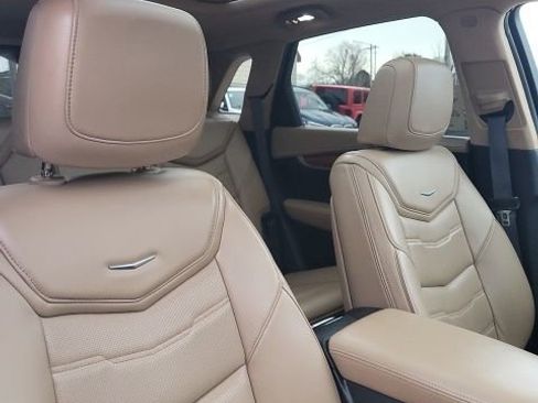 Used 2017 Cadillac XT5 Platinum w/ Driver Assist Package image 18