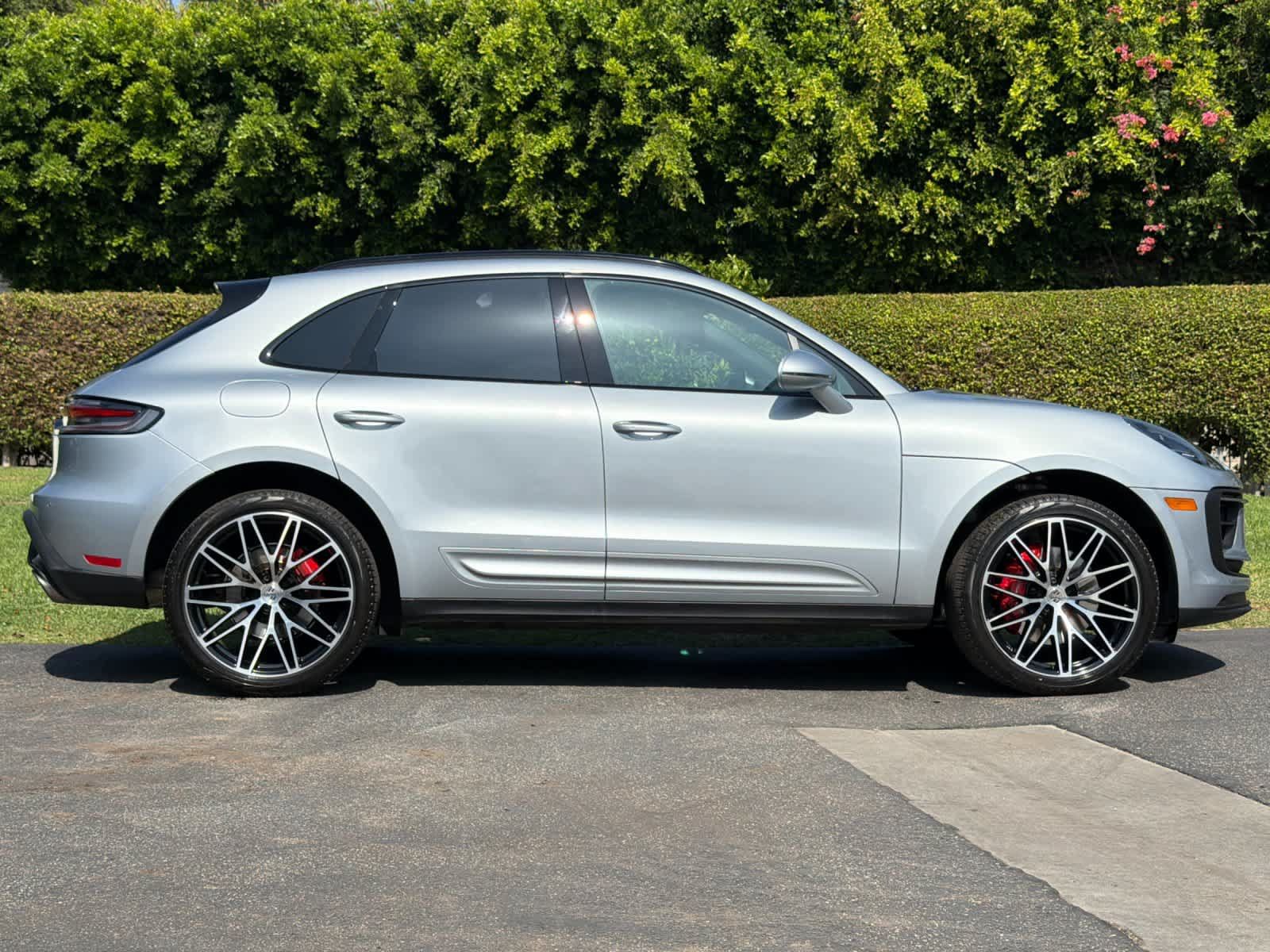 Certified 2024 Porsche Macan S AWD/4WD image 9