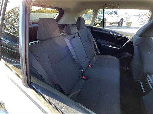 Used 2019 Toyota RAV4 LE w/ Carpet Mat Package image 27
