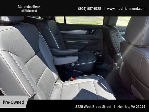 Used 2025 Buick Enclave Sport Touring w/ Power Package FWD image 16