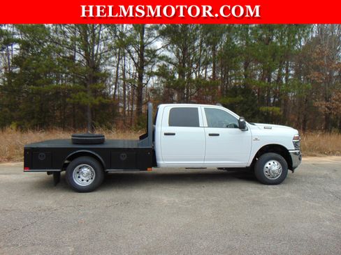 Used 2025 RAM 3500 Tradesman w/ Chrome Appearance Group image 9