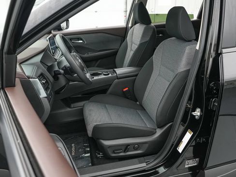 Used 2023 Nissan Rogue SV AWD/4WD image 11