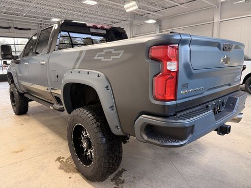 Used 2022 Chevrolet Silverado 2500 High Country w/ Z71 Off-Road Package image 5