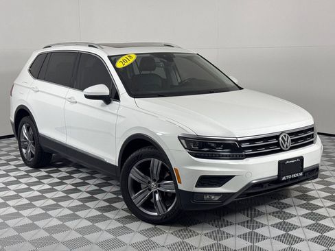 Used 2018 Volkswagen Tiguan SEL Premium image 2