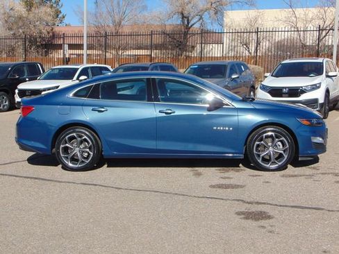 Used 2024 Chevrolet Malibu LT image 3