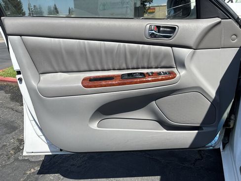 Used 2005 Toyota Camry XLE FWD image 33