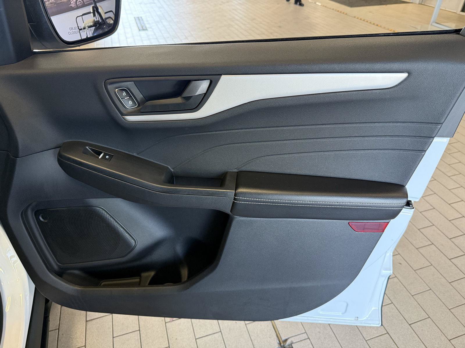 Used 2022 Ford Escape SE FWD image 34