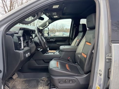 Used 2025 GMC Sierra 2500 AT4 w/ AT4 Premium Plus Package image 4