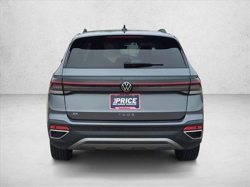 Used 2025 Volkswagen Taos SE FWD image 6