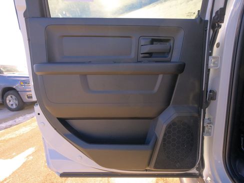 Used 2024 RAM 2500 Tradesman w/ Chrome Appearance Group image 27