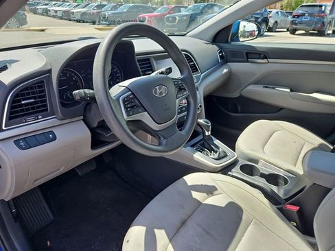 Used 2017 Hyundai Elantra SE FWD image 14