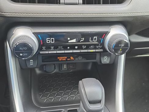 Used 2022 Toyota RAV4 XLE w/ Convenience Package FWD image 25
