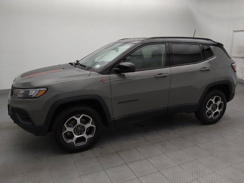 Used 2022 Jeep Compass Trailhawk w/ Trailhawk Convenience Group AWD/4WD image 2