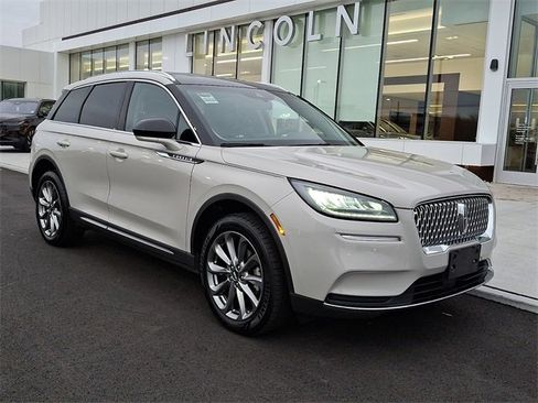 Used 2022 Lincoln Corsair AWD w/ Premium Package image 2