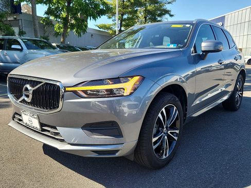 Used 2020 Volvo XC60 T5 Momentum w/ Protection Package Premier AWD/4WD image 3