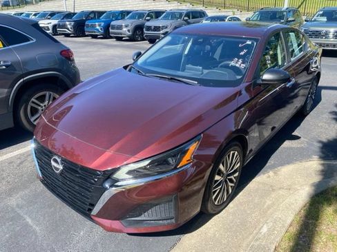 Used 2025 Nissan Altima 2.5 SV FWD image 2