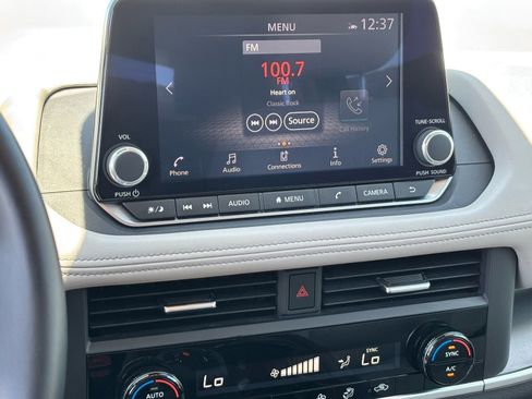 Used 2025 Nissan Rogue SV FWD image 24