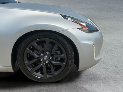 Used 2020 Nissan 370Z Coupe RWD image 22