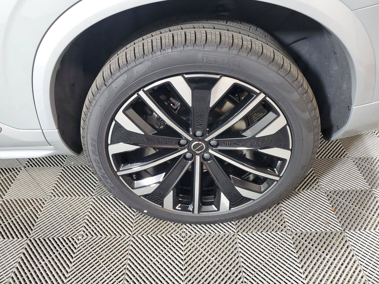 New 2026 Volvo XC90 T8 Plus w/ Protection Package Premier AWD/4WD image 11