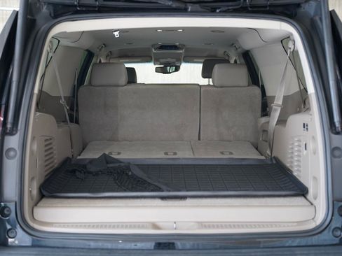 Used 2015 Chevrolet Suburban LT w/ Luxury Package RWD image 41