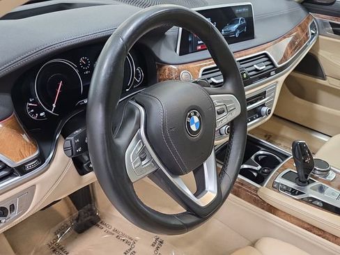 Used 2019 BMW 750i xDrive w/ Cold Weather Package AWD/4WD image 13