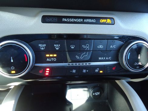 Used 2022 Ford Escape SE w/ SE Sport Appearance Package AWD/4WD image 19