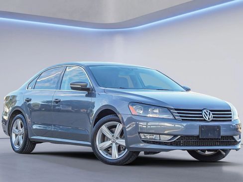Used 2015 Volkswagen Passat 1.8T S image 1