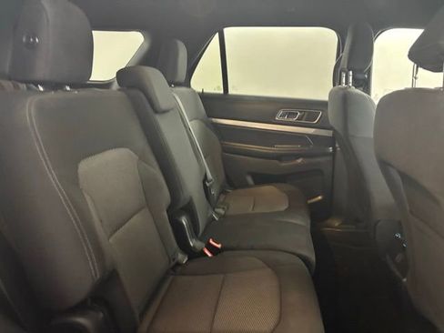 Used 2019 Ford Explorer XLT image 15