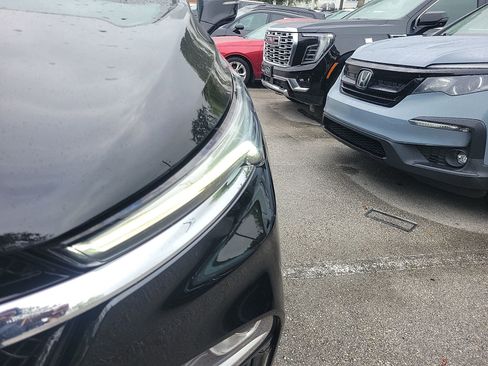 Used 2024 Buick Enclave Essence w/ Sport Touring Edition image 7