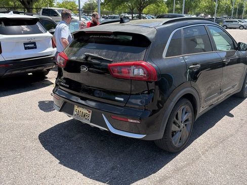 Used 2017 Kia Niro EX image 3
