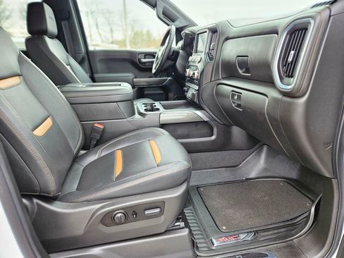 Used 2022 GMC Sierra 1500 AT4 w/ AT4 Premium Package image 9