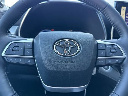 New 2026 Toyota Highlander Platinum AWD/4WD image 25