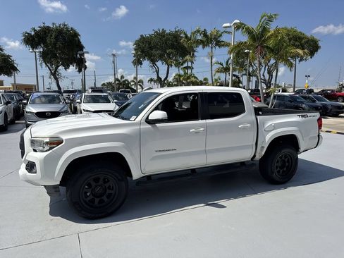 Used 2016 Toyota Tacoma TRD Sport w/ Towing Package RWD image 10