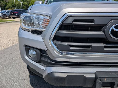 Used 2017 Toyota Tacoma SR5 AWD/4WD image 9