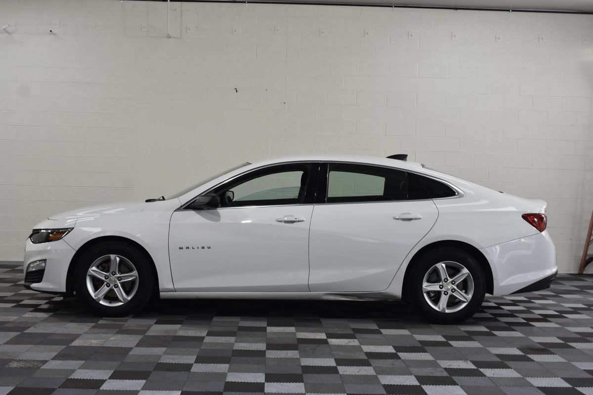 Used 2023 Chevrolet Malibu LS FWD image 2
