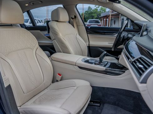 Used 2020 BMW 750i xDrive w/ Executive Package image 32